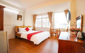 Khách sạn Diamond gần tàu Sài Gòn